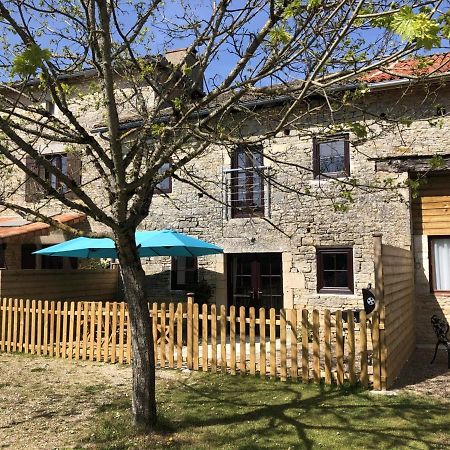 Blacksmiths Cottage In Blanzay - 3 Beds Exterior photo