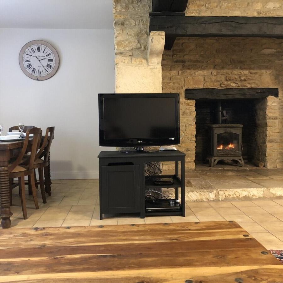 Blacksmiths Cottage In Blanzay - 3 Beds Exterior photo